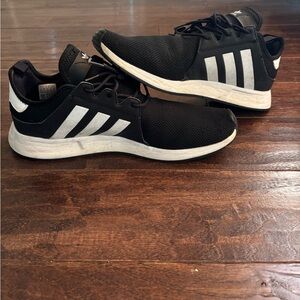adidas Men’s Black & White Casual Running Sneakers